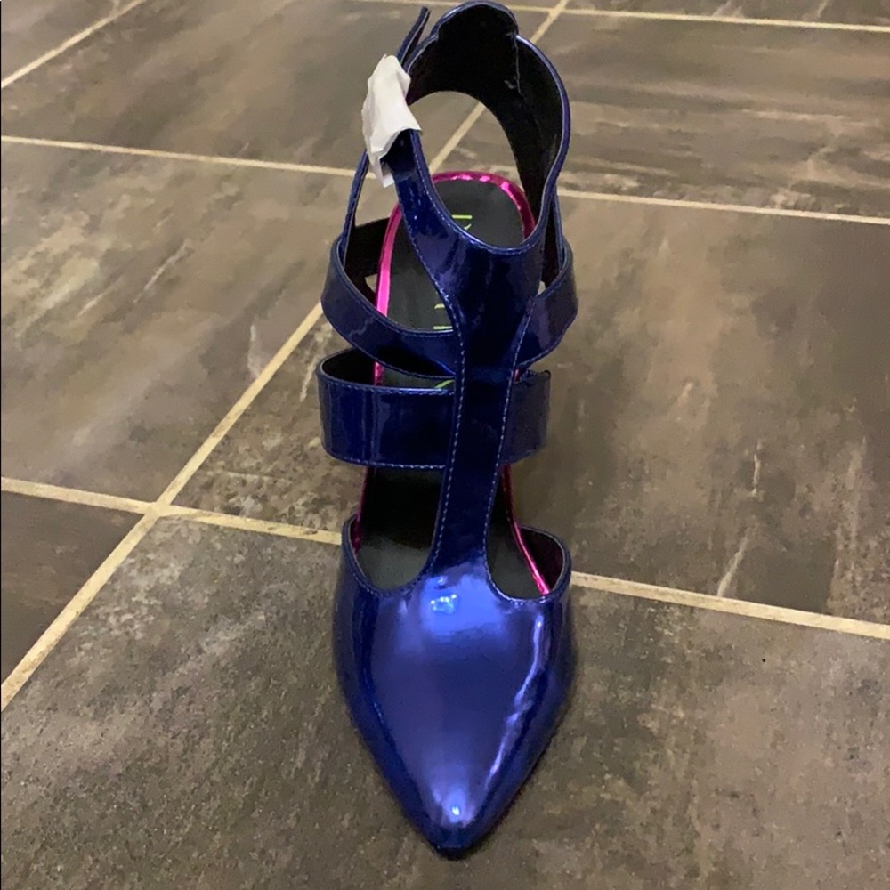 Shoes - Picture 5 of 5